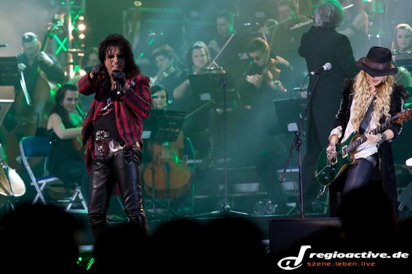 Showrock meets classic - Fotos: Alice Cooper bei Rock Meets Classic in der Mannheimer SAP Arena 
