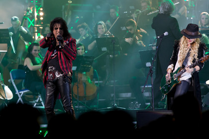 Showrock meets classic - Fotos: Alice Cooper bei Rock Meets Classic in der Mannheimer SAP Arena 