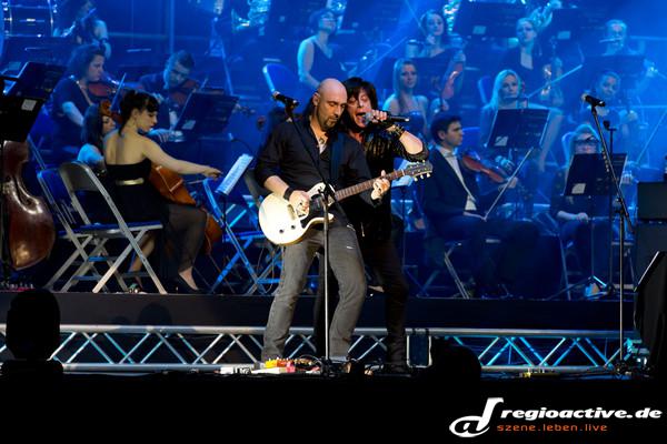 Rockmusik meets classic - Fotos: Joe Lynn Turner bei Rock Meets Classic in der SAP Arena in Mannheim 