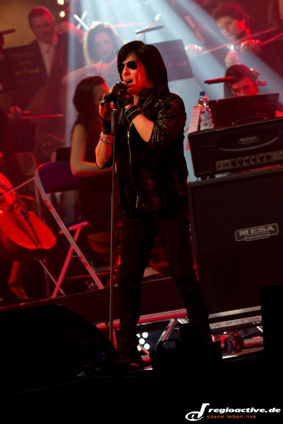 Joe Lynn Turner (live bei Rock Meets Classic in Mannheim, 2014)